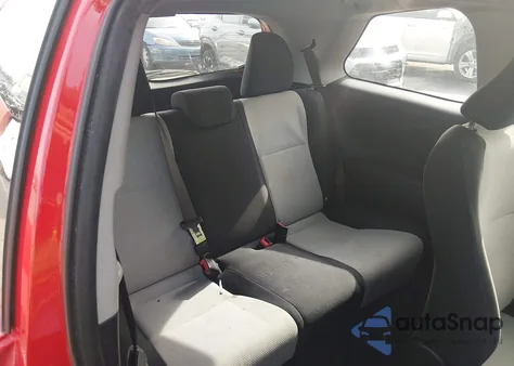 2013 Toyota Yaris L z USA, uszkodzony, nr VIN JTDJTUD30DD564219